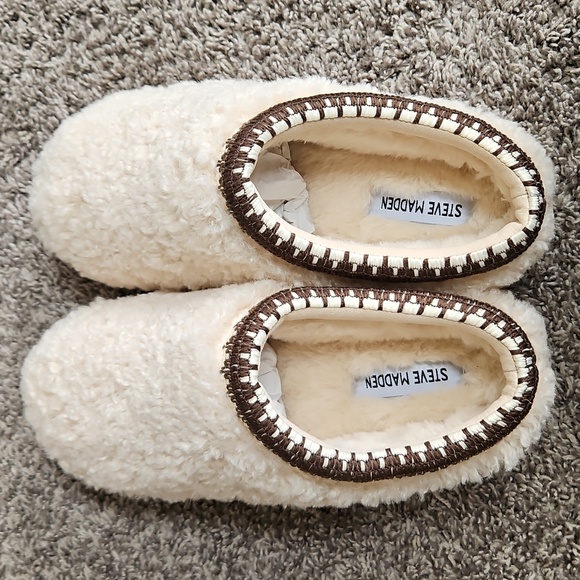 Steve Madden Cream Fuzzy Women's Slippers - Picture 2 of 10